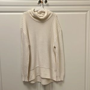 Vince camuto cream sweater size large